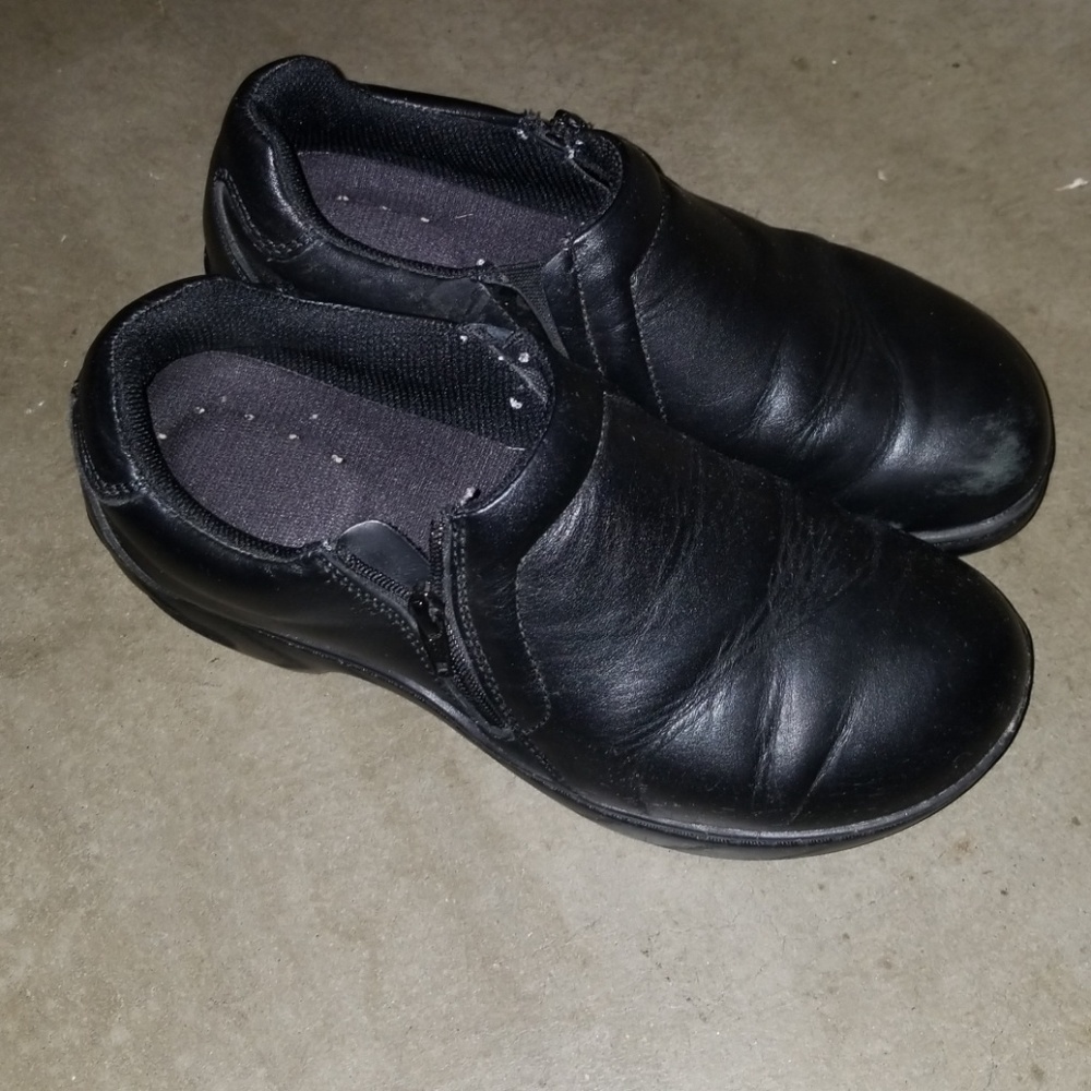 Black clogs - Picture 2 of 3
